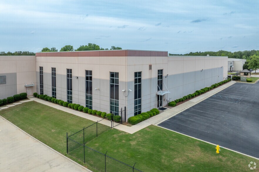 More Photos Of 241 Commercial Park Cir, Calera Distribution For Sale