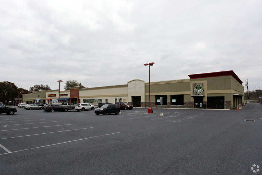 Primary Photo Of 300-360 W Main St, Middletown Storefront For Sale