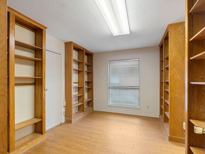 More Photos Of 602 S John Redditt Dr, Lufkin Office For Lease