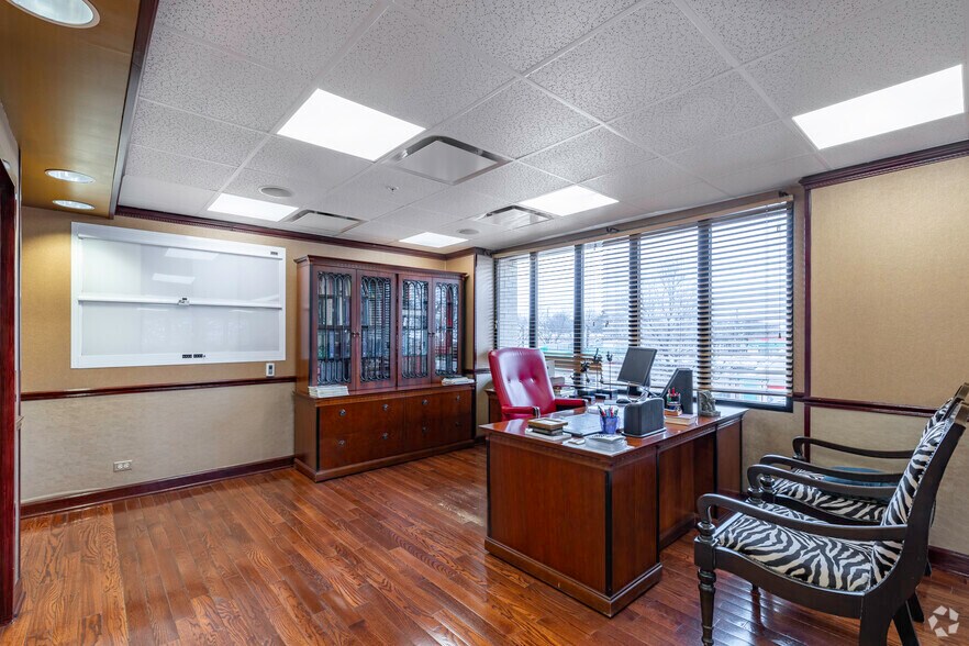 More Photos Of 4211 N Cicero Ave, Chicago Medical For Lease