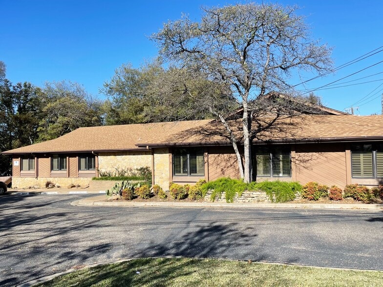 More Photos Of 4547 Lake Shore Dr, Waco Office For Sale