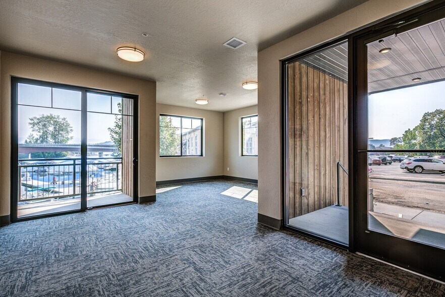 More Photos Of 115 E Lake St, Sandpoint Office Residential For Lease