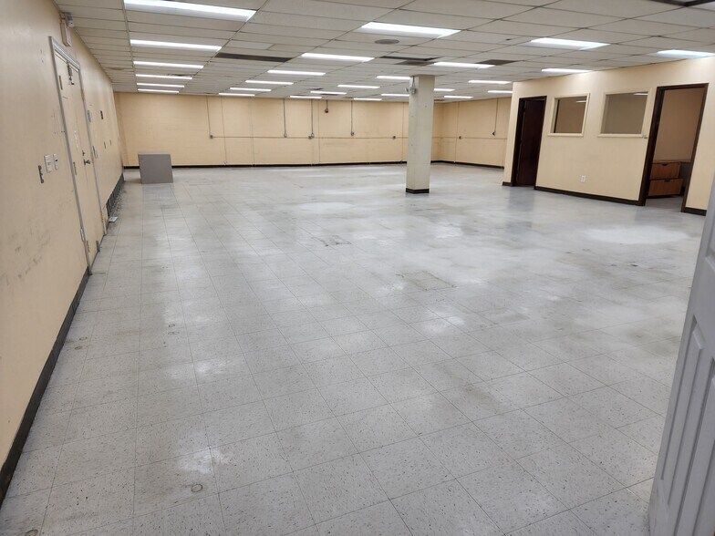 More Photos Of 10739-10741 Tucker St, Beltsville Warehouse For Lease