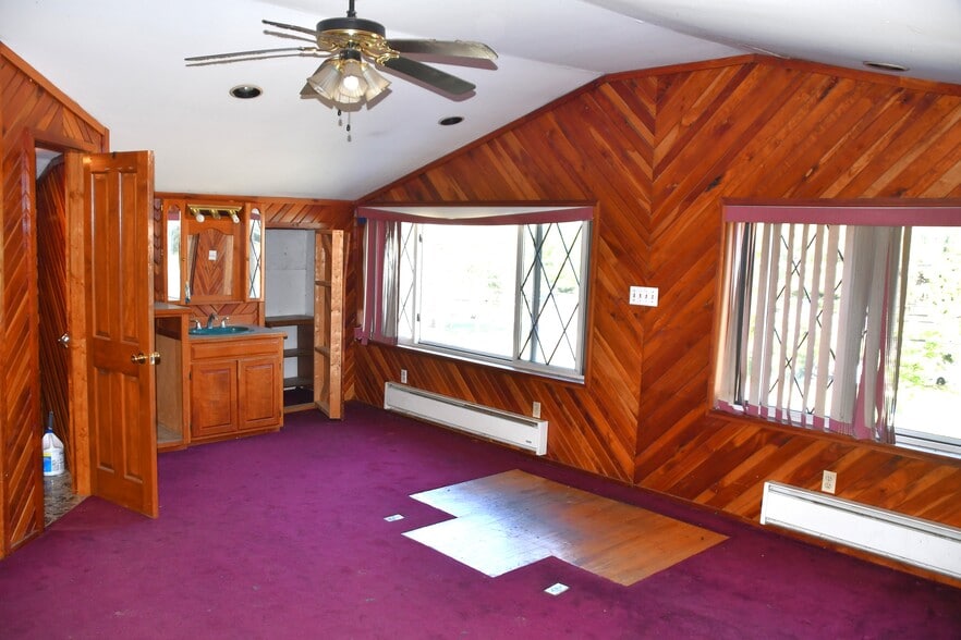 More Photos Of 138 Chestnut St, Marienville General Retail For Sale