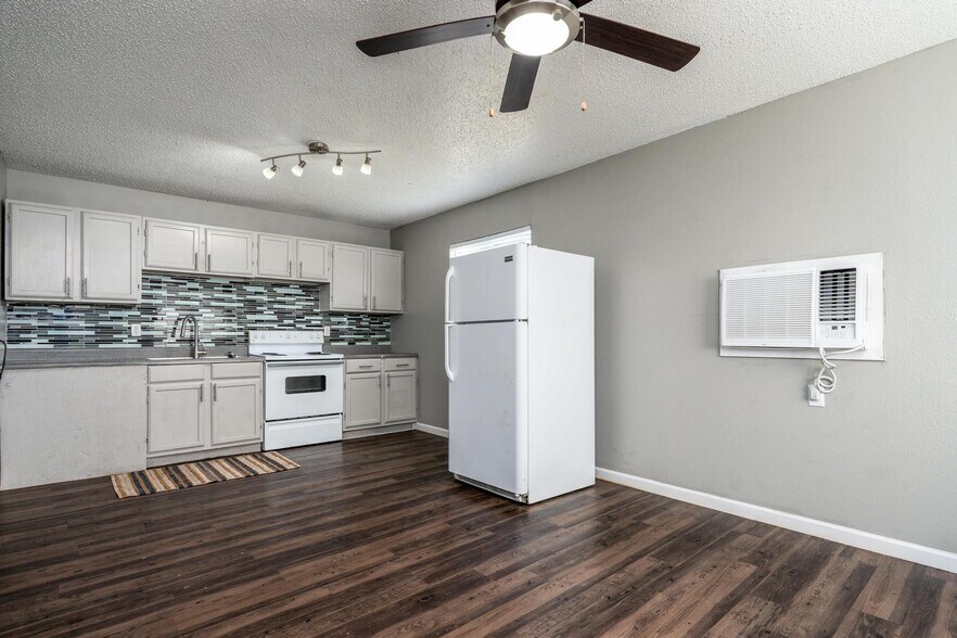 More Photos Of 501 Elm St, Sweetwater Apartments For Sale