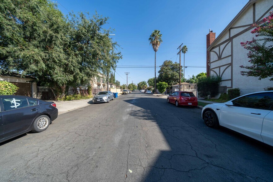 More Photos Of 14005 Victory Blvd, Van Nuys Multifamily For Sale