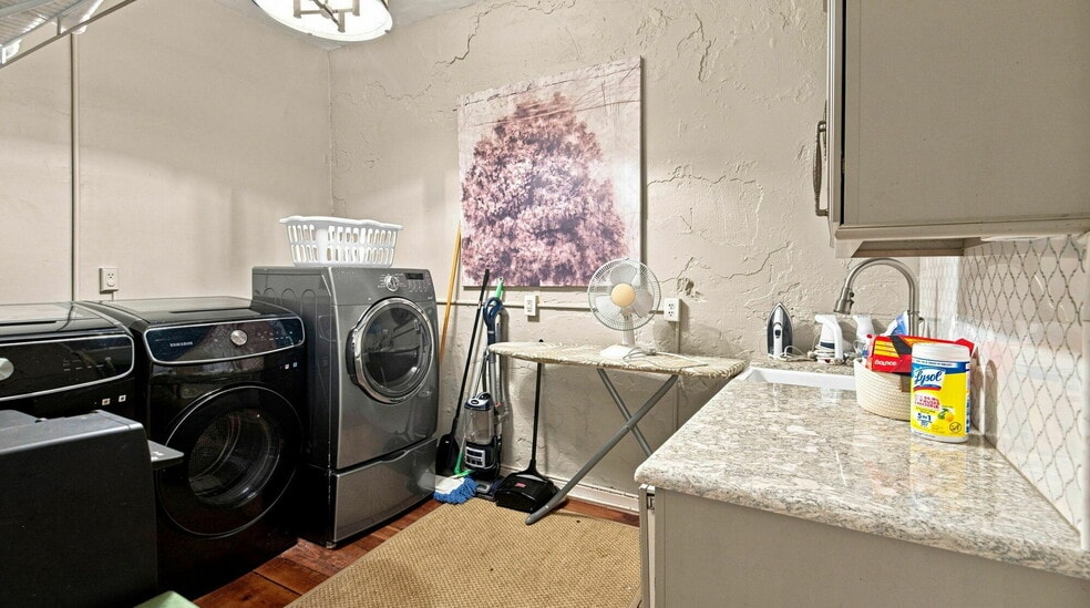 More Photos Of 304 S Gay St, Knoxville Office Residential For Sale