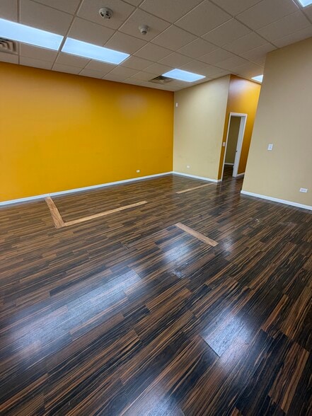 More Photos Of 9003-9025 W 151st St, Orland Park Fast Food For Lease