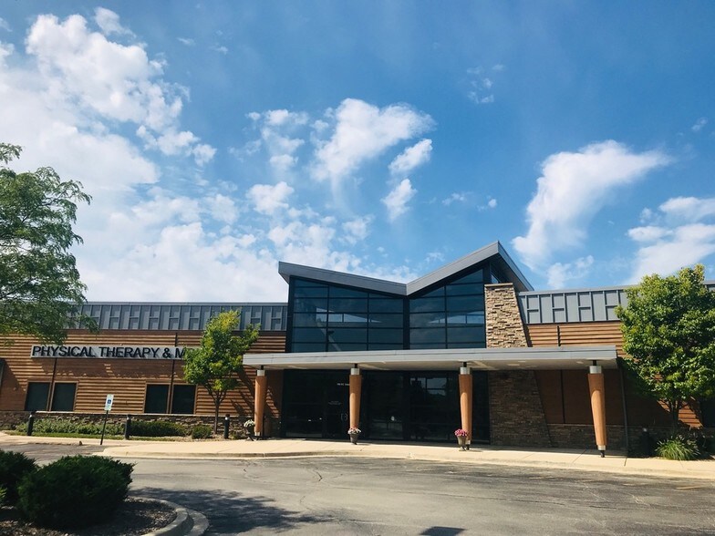 More Photos Of 1110-1124 Schick Rd, Bartlett Medical For Lease