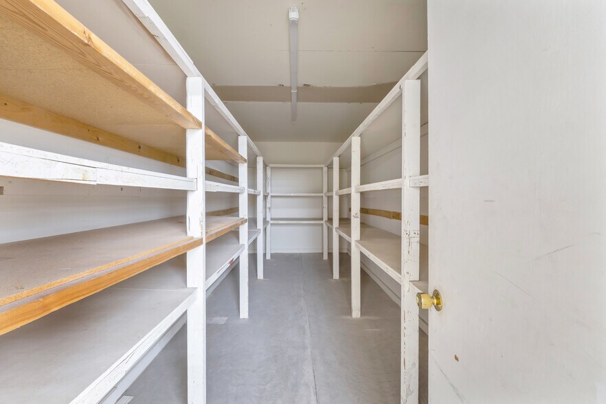 More Photos Of 703 N 7th St, Chewelah Manufacturing For Sale