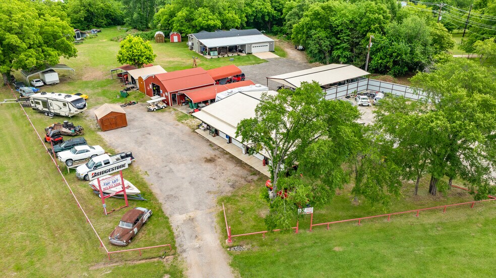 More Photos Of 59 Shawnee Trl, Whitesboro Showroom For Sale