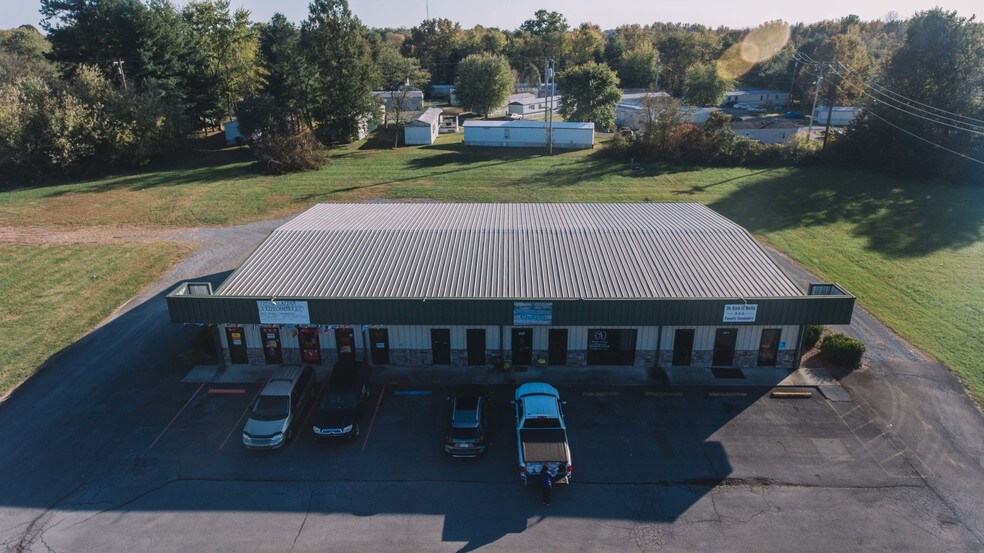 More Photos Of 109 Highway 52 E, Portland Convenience Store For Lease