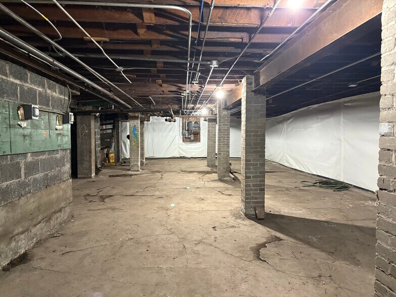 More Photos Of 2301 W Superior St, Duluth Storefront Retail Residential For Sale