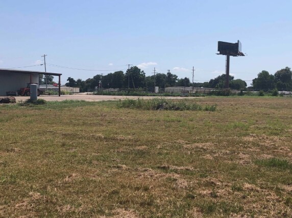 More Photos Of 3016 N Twin City Hwy, Nederland Warehouse For Sale