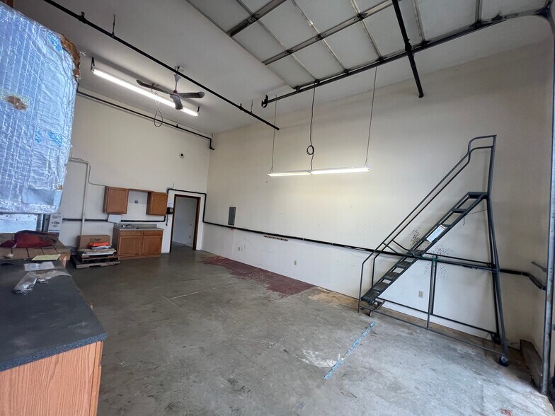 More Photos Of 59 Chennel Dr, Concord Office For Sale