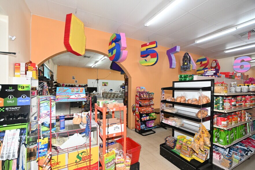 More Photos Of 749 S Central Ave, Umatilla Storefront For Sale