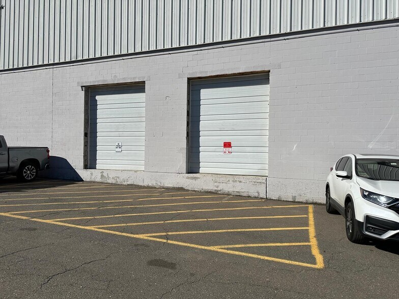 More Photos Of 58 R Pulaski St, Peabody Distribution For Lease