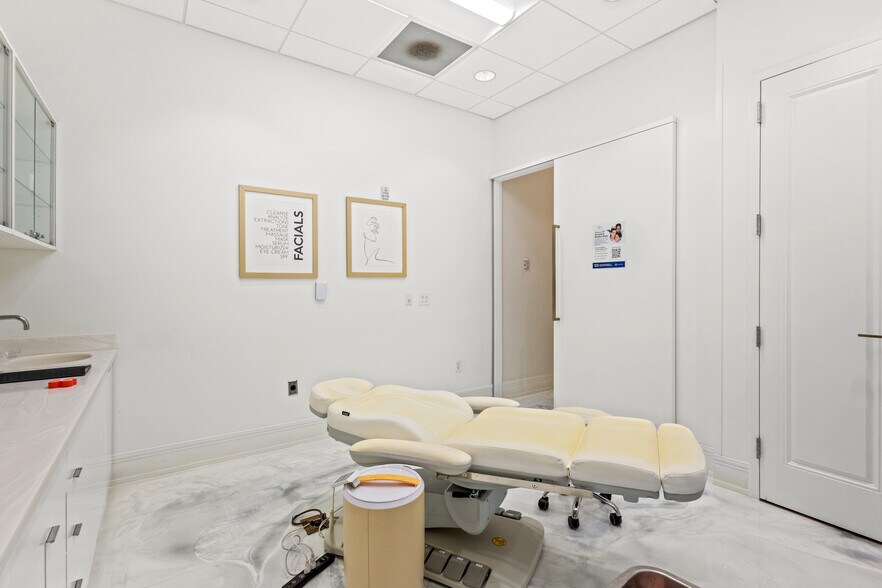 More Photos Of 250 Pharr Rd NE, Atlanta Apartments For Lease