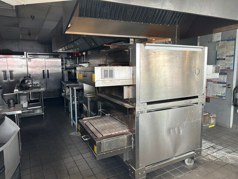 More Photos Of 3500 Wilshire Blvd, Los Angeles General Retail For Sale