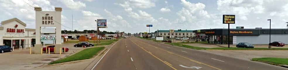 More Photos Of 832 S State St, Clarksdale Freestanding For Lease