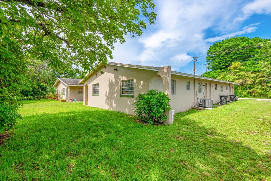 More Photos Of 1911-1915 SW 4th Ave, Fort Lauderdale Apartments For Sale