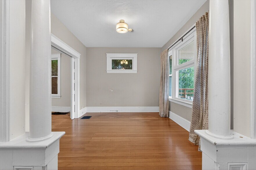 More Photos Of 317 NE Sacramento St, Portland Office For Sale