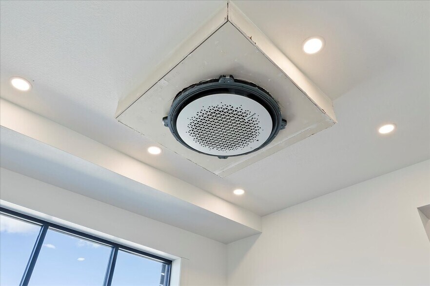 More Photos Of 1042 3000 N, Layton Office For Sale