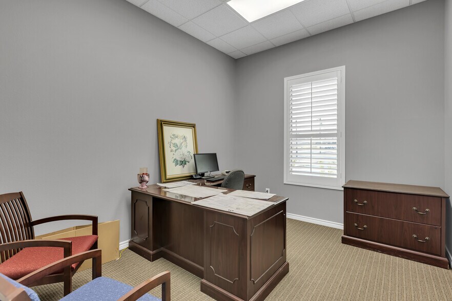 More Photos Of 501 E 7th St, Odessa Office For Sale