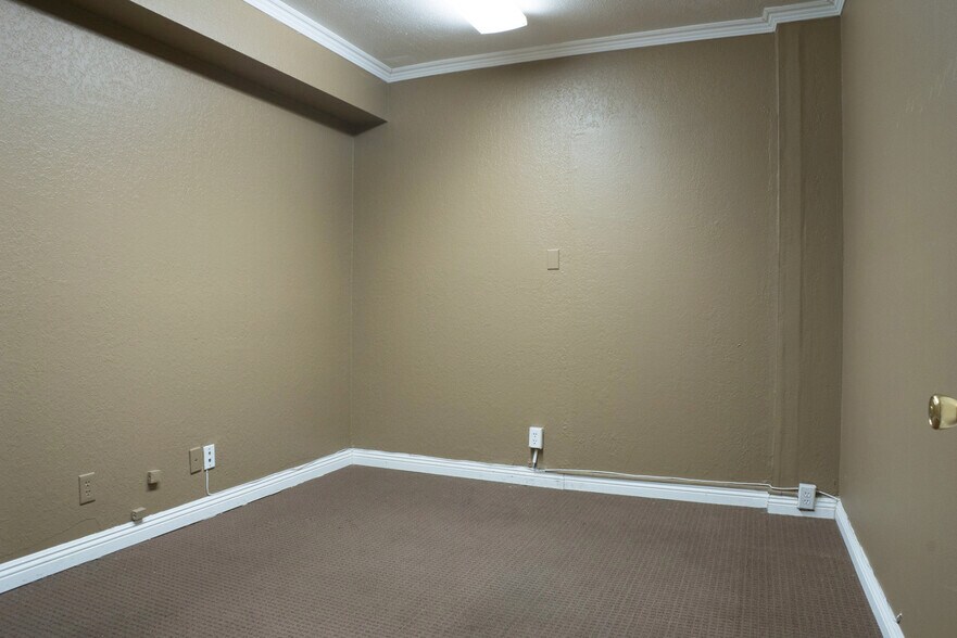 More Photos Of 1344 W 6th St, Corona Office For Sale