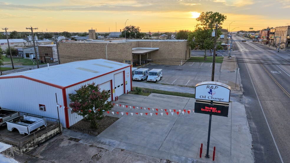 More Photos Of 108 E Wise St, Bowie Specialty For Sale