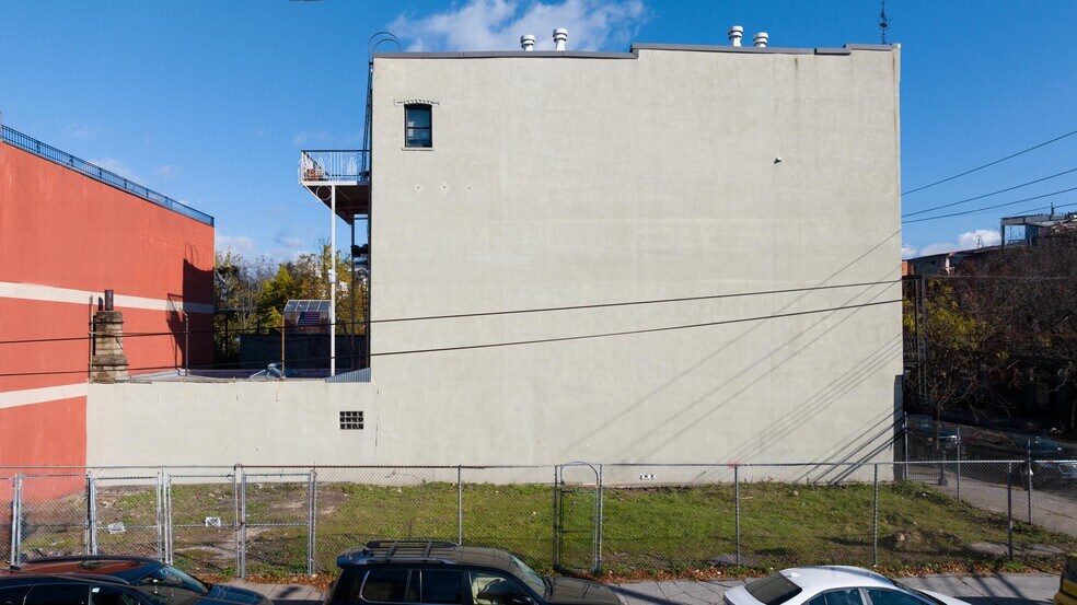 More Photos Of 404 Van Brunt St, Brooklyn Land For Sale