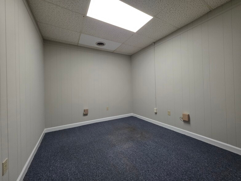 More Photos Of 404 St Andrews Dr, Greenville Office For Lease
