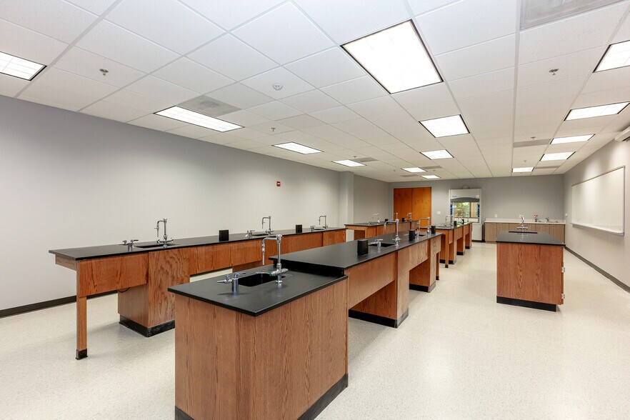 More Photos Of 1090 Northchase Pky SE, Marietta Loft Creative Space For Sale