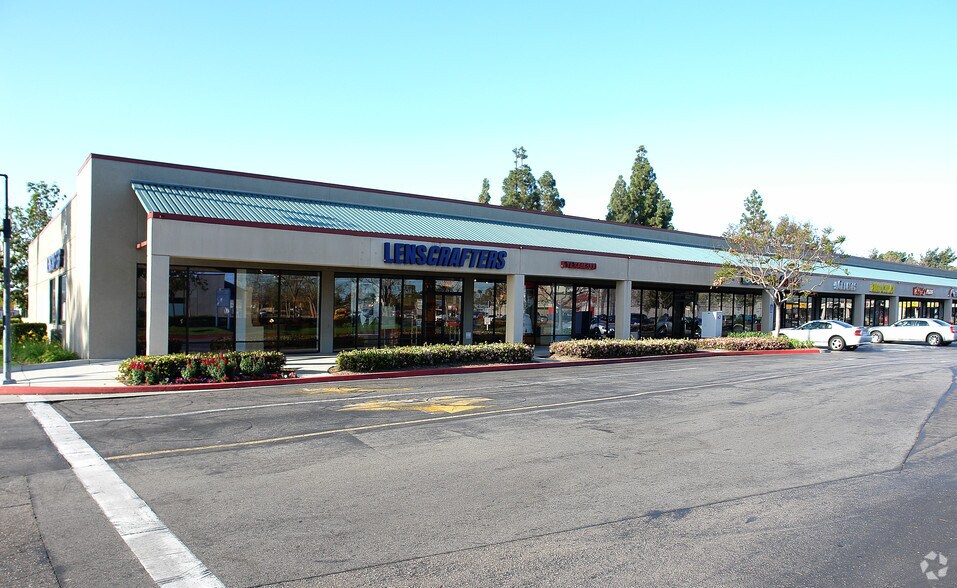More Photos Of 3370-3400 S Bristol St, Santa Ana Freestanding For Lease