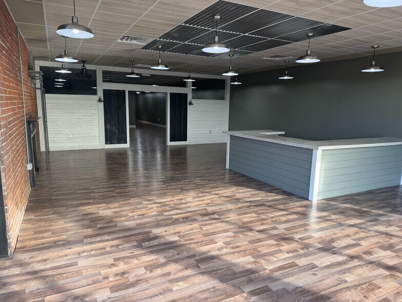 More Photos Of 2231 W Franklin, Evansville Freestanding For Lease