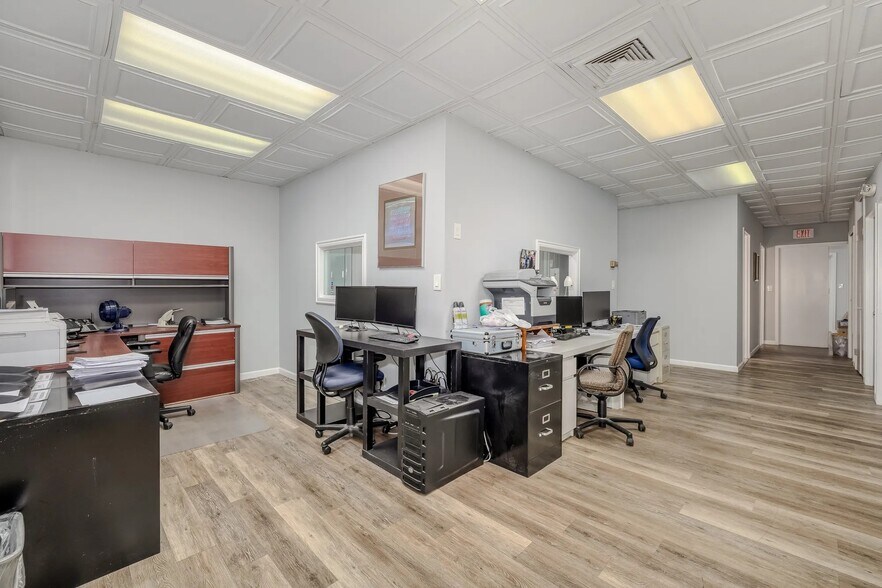 More Photos Of 1551 Kellum Pl, Mineola Office For Sale
