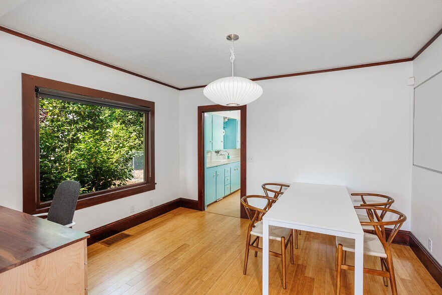 More Photos Of 2105 SE Ochoco St, Portland Office For Sale