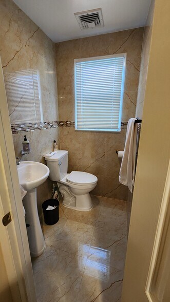 More Photos Of 122 Forest Ave, Glen Cove Freestanding For Lease