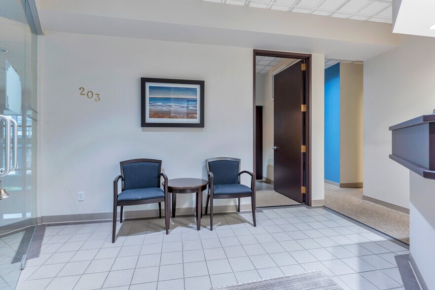 More Photos Of 1120 Westwood St, Coquitlam Office For Sale