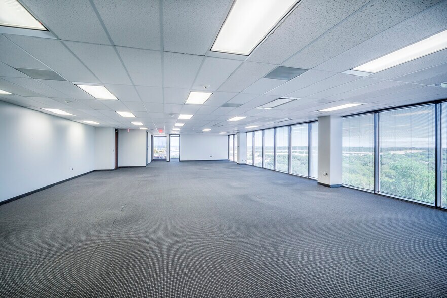 More Photos Of 6707 Brentwood Stair Rd, Fort Worth Office For Sale