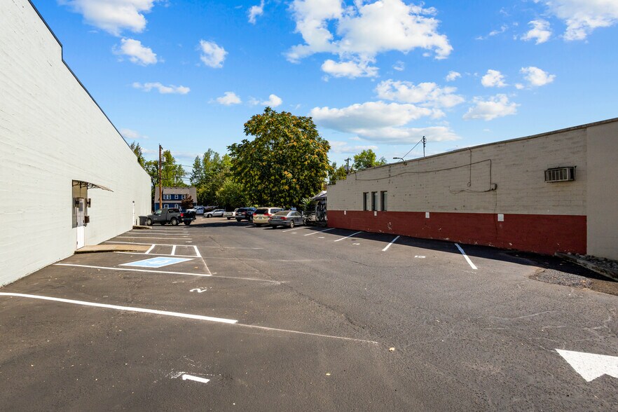 More Photos Of 920 Commercial St SE, Salem Restaurant For Sale