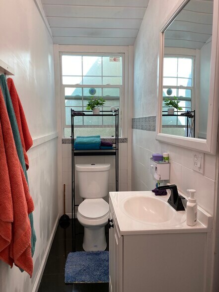 More Photos Of 412-414 E 12th St, Oakland Storefront Retail Residential For Sale