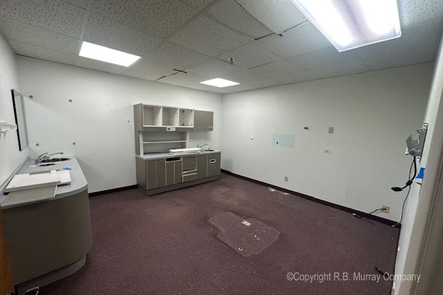 More Photos Of 1614 N Benton Ave, Springfield Office For Sale