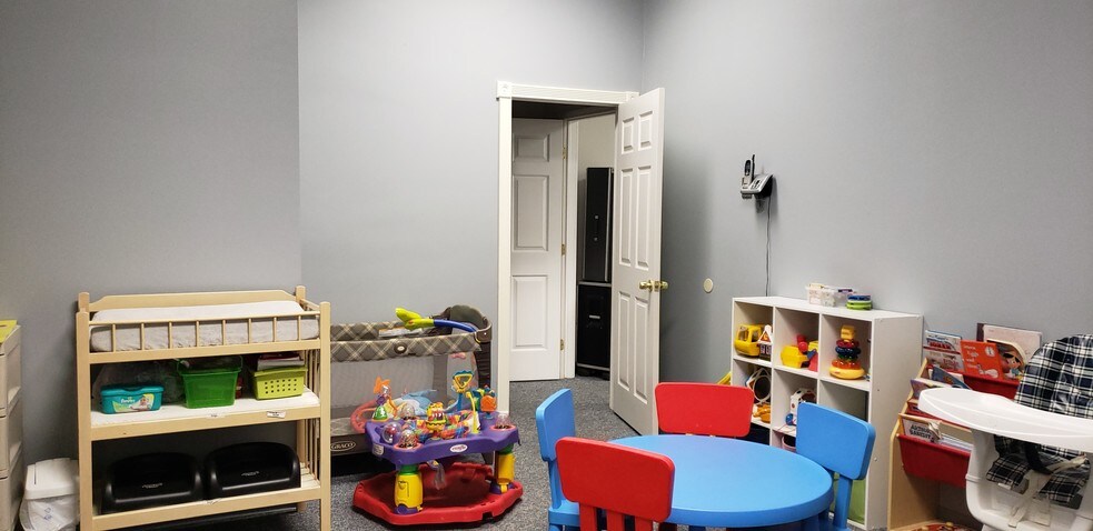 More Photos Of 49532-49540 Gratiot Ave, Chesterfield Freestanding For Lease