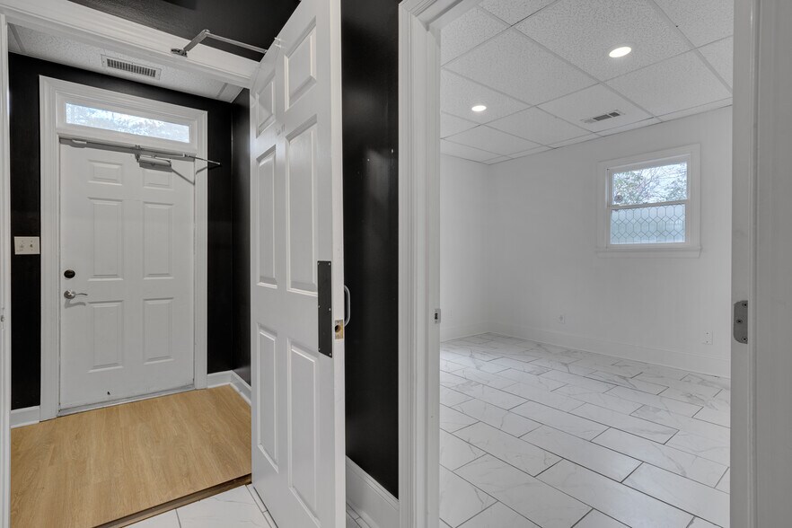 More Photos Of 131 Wind Chime Ct, Raleigh Office For Lease