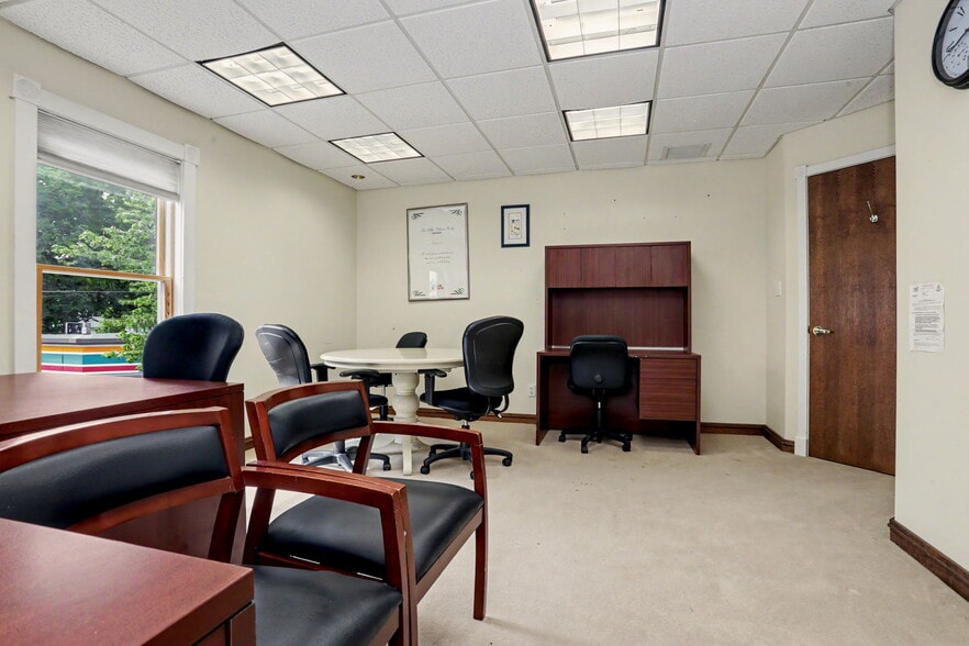 More Photos Of 27 Mill Plain Rd, Danbury Office For Sale