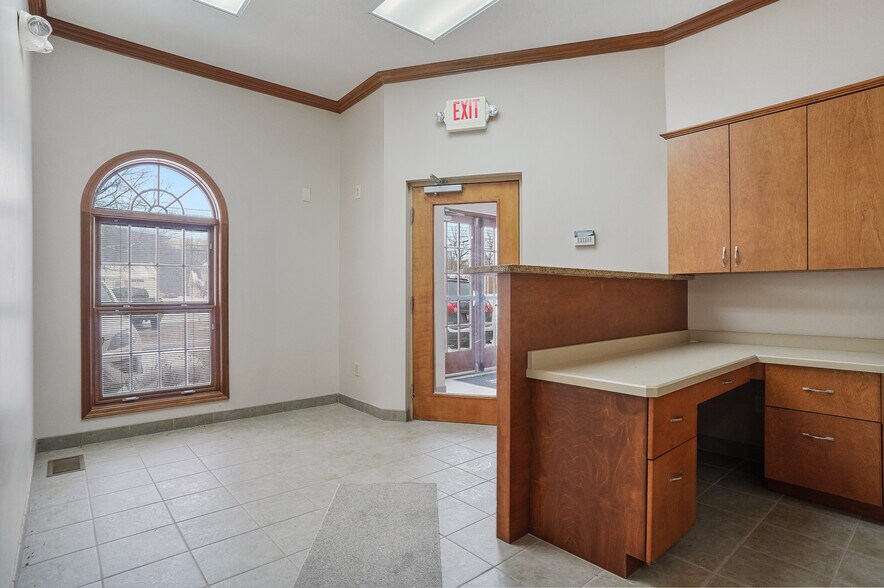 More Photos Of 120 W Aurora Rd, Northfield Medical For Sale