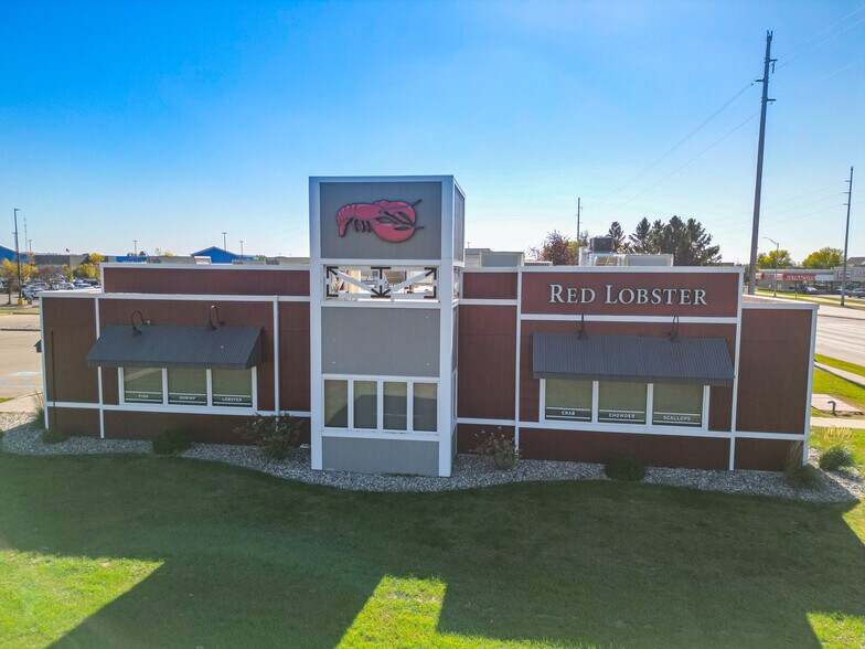 More Photos Of 2675 32nd Ave S, Grand Forks Restaurant For Sale