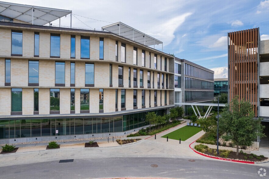 More Photos Of 4301 Bull Creek Rd, Austin Office For Lease