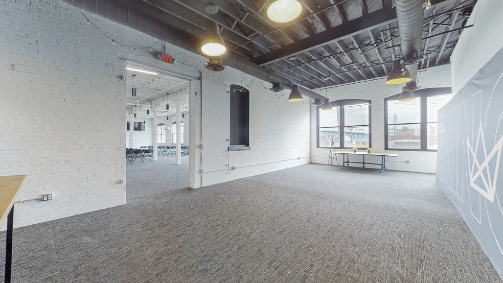 More Photos Of 2111 Center St, Cleveland Freestanding For Lease